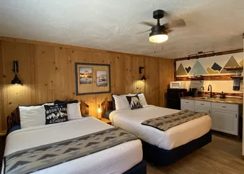 Columbia Point Resort hotel thumbnail 6