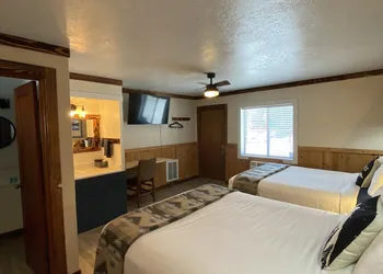 Columbia Point Resort hotel thumbnail 8