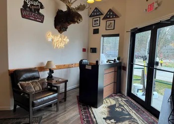 Grizzly Lodge Motel hotel thumbnail 2