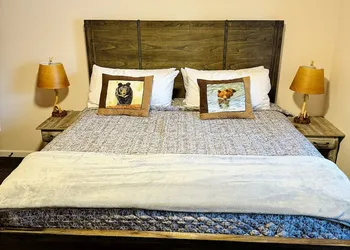 Grizzly Lodge Motel hotel thumbnail 4