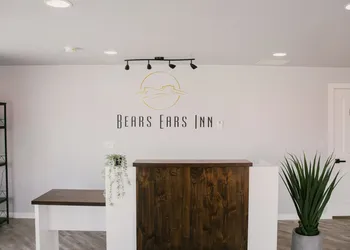 Bears Ears Inn hotel thumbnail 2