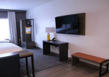 Comfort Suites Richmond East hotel thumbnail 8