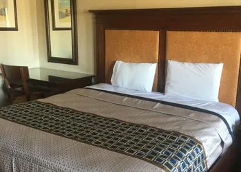 Great Western Inn & Suites hotel thumbnail 3