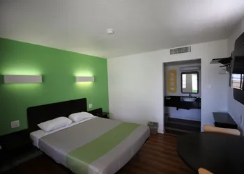 Studio 6 Barstow, CA hotel thumbnail 4