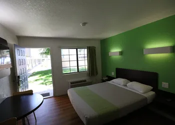 Studio 6 Barstow, CA hotel thumbnail 8