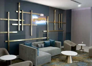 La Quinta Inn & Suites by Wyndham Manchester / Arnold AFB hotel thumbnail 5