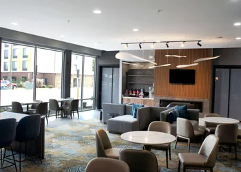 La Quinta Inn & Suites by Wyndham Manchester / Arnold AFB hotel thumbnail 6