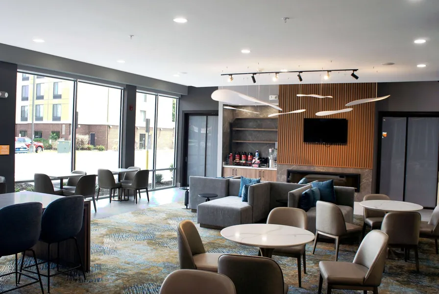 La Quinta Inn & Suites by Wyndham Manchester / Arnold AFB hotel detail image 6