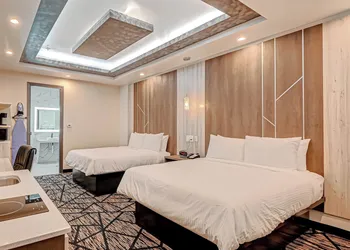 Comfeeni Inn and Suites hotel thumbnail 2
