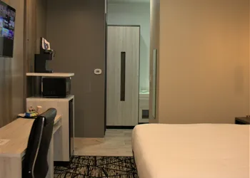 Comfeeni Inn and Suites hotel thumbnail 3