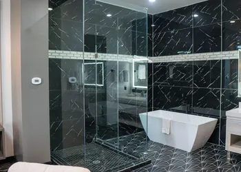 Comfeeni Inn and Suites hotel thumbnail 4