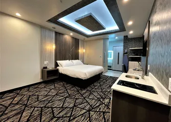 Comfeeni Inn and Suites hotel thumbnail 7