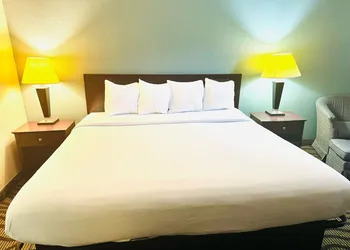 Baymont Inn & Suites by Wyndham Lincoln NE hotel thumbnail 5