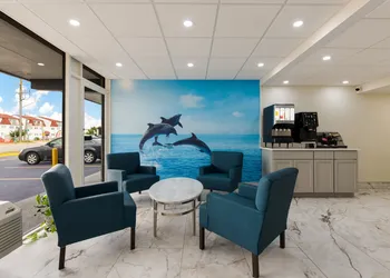 Red Roof Inn PLUS+ & Suites Virginia Beach – Seaside hotel thumbnail 2