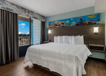 Red Roof Inn PLUS+ & Suites Virginia Beach – Seaside hotel thumbnail 7