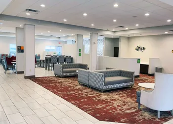 La Quinta Inn & Suites by Wyndham Jackson/Cape Girardeau hotel thumbnail 2