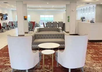 La Quinta Inn & Suites by Wyndham Jackson/Cape Girardeau hotel thumbnail 5