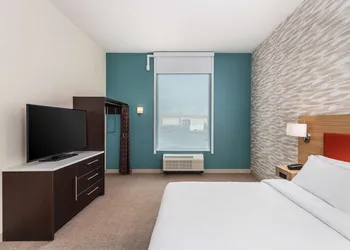 Home2 Suites By Hilton Cedar Rapids Westdale hotel thumbnail 6