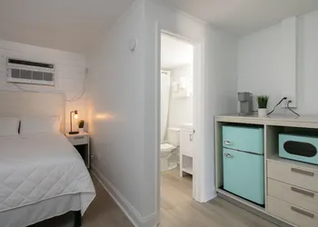 Lily & Bloom hotel thumbnail 3