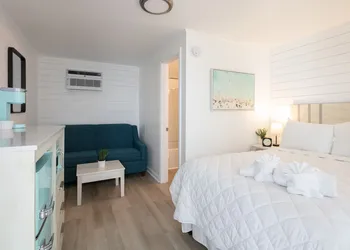 Lily & Bloom hotel thumbnail 5