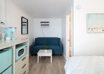 Lily & Bloom hotel thumbnail 7