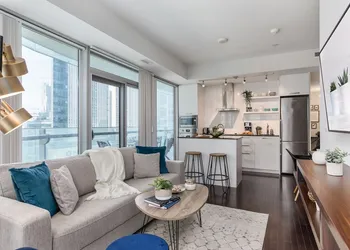 12 York St Condo - Financial District hotel thumbnail 3