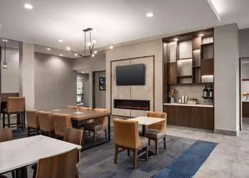 La Quinta Inn & Suites by Wyndham Del Rio hotel thumbnail 3