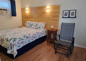 Three Islands Motel hotel thumbnail 2