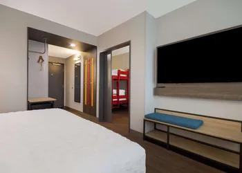 Tru By Hilton Destin hotel thumbnail 7