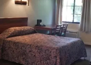 Sierra Crossing Motel hotel thumbnail 3