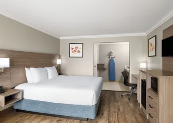 Solara Inn and Suites hotel thumbnail 6