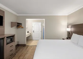 Solara Inn and Suites hotel thumbnail 8