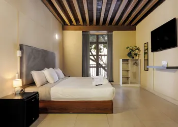 Colmena Hotel CDMX Centro hotel thumbnail 3