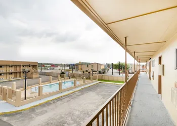 Oyo Hotel San Antonio Lackland AFB/Seaworld Hwy 90 W hotel thumbnail 2