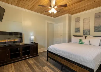 Depot Village hotel thumbnail 3