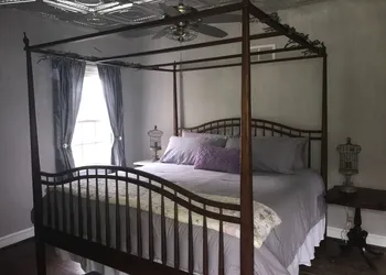 Wild Wisteria hotel thumbnail 8