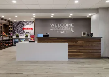 Hampton Inn Concord hotel thumbnail 2