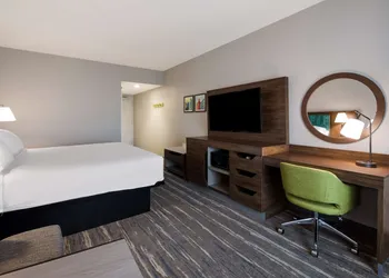 Hampton Inn Concord hotel thumbnail 8