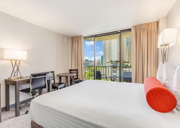 Castle at Palms at Waikīkī hotel thumbnail 2