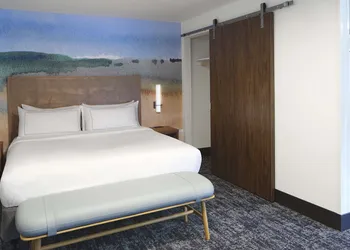 River's Edge Hotel Portland, Tapestry Collection by Hilton hotel thumbnail 8