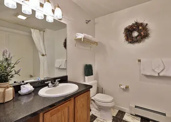 The Birch Ridge: Family Room #6 - Queen/bunkbed Suite In Killington, Vermont 1 Bedroom Hotel Room hotel thumbnail 6