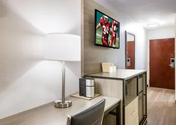 Red Roof Inn PLUS+ & Suites Savannah - I-95 hotel thumbnail 5