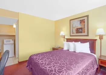Baymont by Wyndham Coalinga hotel thumbnail 6