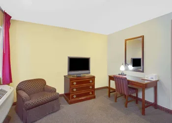 Baymont by Wyndham Coalinga hotel thumbnail 7