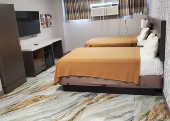 The Essence Hotel AT JFK hotel thumbnail 5
