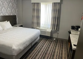 The Essence Hotel AT JFK hotel thumbnail 7
