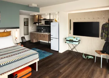 Moxy Halifax Downtown hotel thumbnail 3