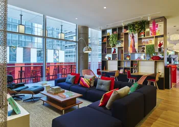 citizenM Austin Downtown hotel thumbnail 6