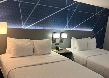Comfort Inn Kansas City Midtown hotel thumbnail 5