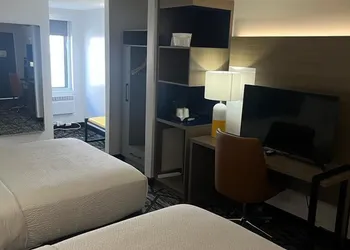 Comfort Inn Kansas City Midtown hotel thumbnail 6